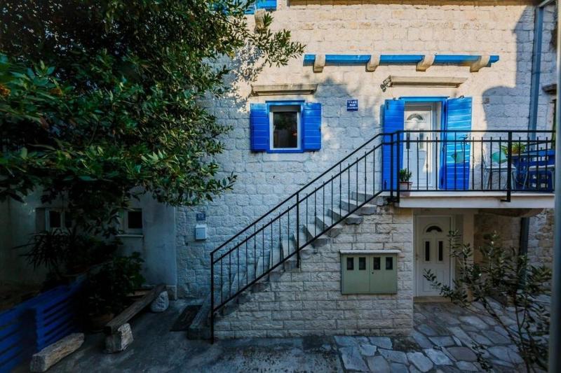Apartments by the sea Kastel Novi Kastela - 22051 - image 1