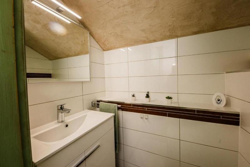 Apartments by the sea Kastel Novi Kastela - 22051 - image 10