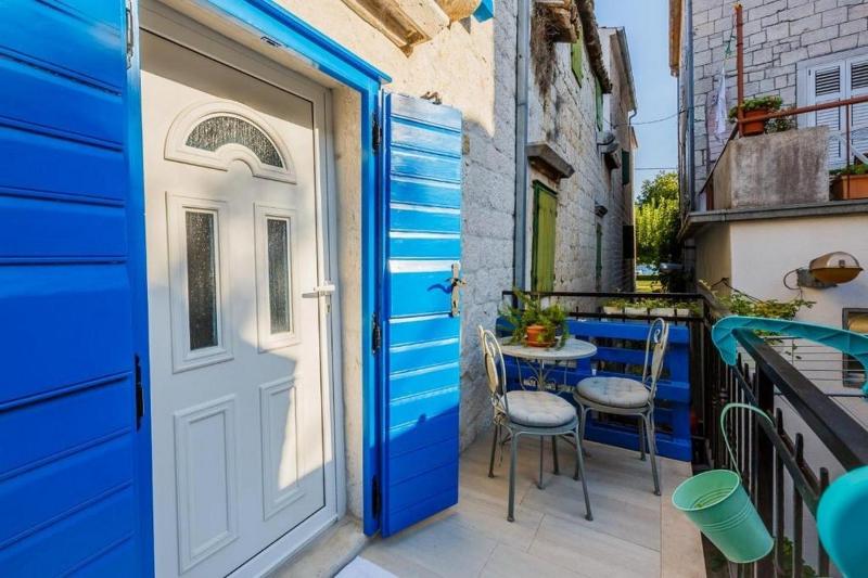Apartments by the sea Kastel Novi Kastela - 22051 - image 8