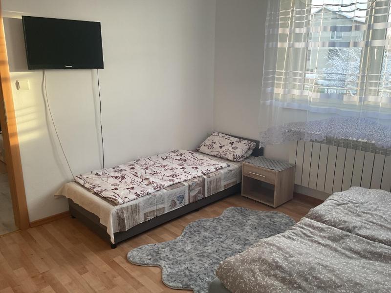 Triple Room with Private Bathroom image 3