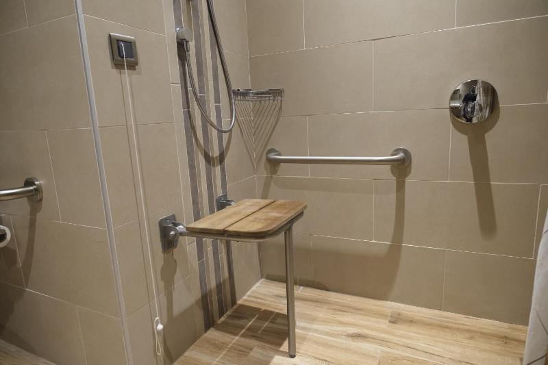 Queen Room - Mobility Access image 3