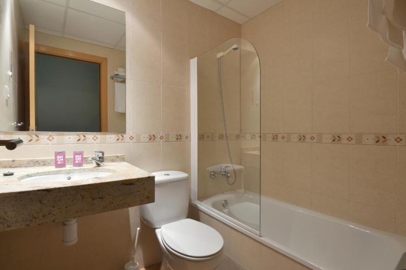 Double or Twin Room image 2