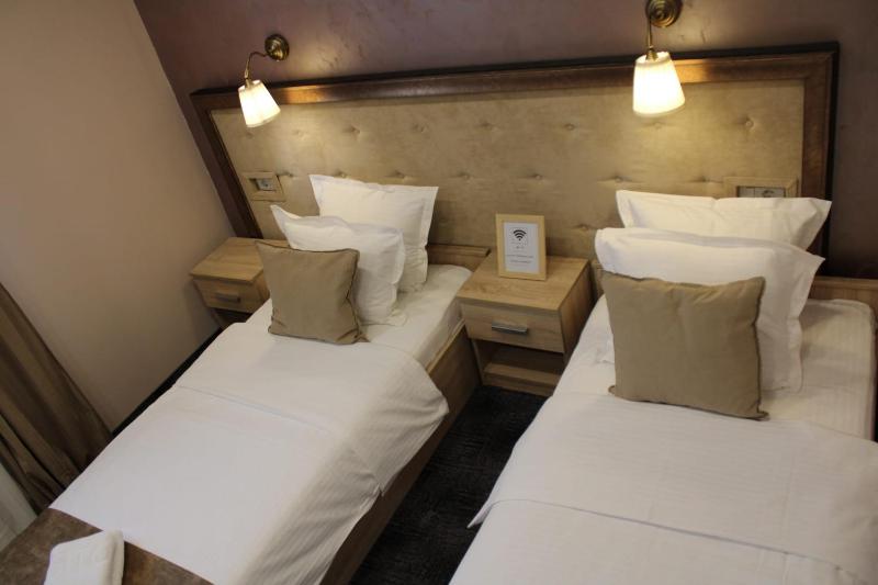 Double or Twin Room with Private Bathroom image 1