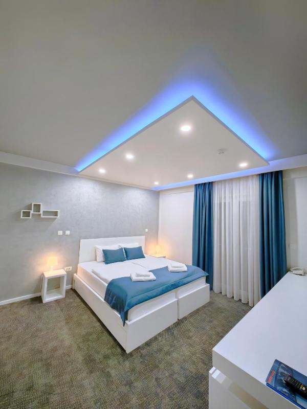 Double or Twin Room image 2