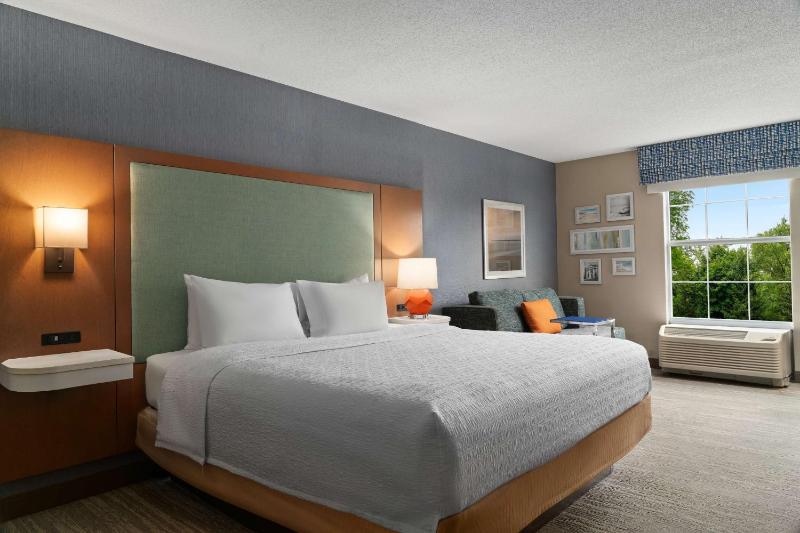 King Room with King Bed - Non-Smoking image 4
