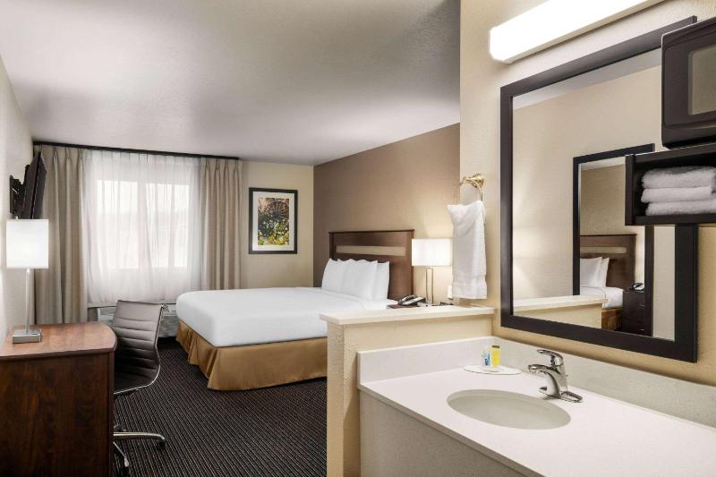 King Room - Non-Smoking image 1