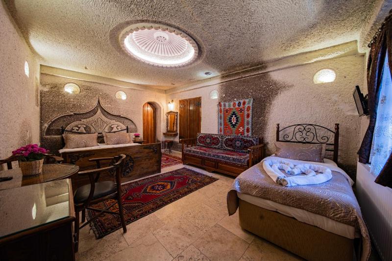 Deluxe Cave Suite image 3