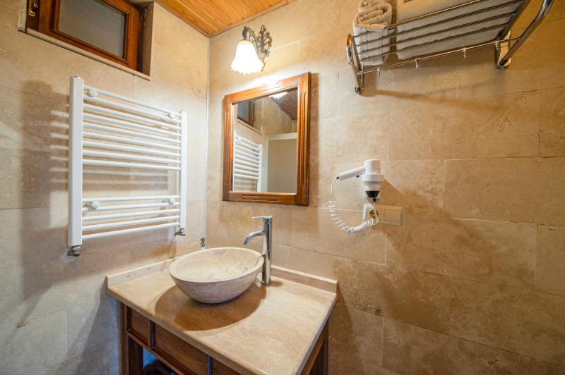 Superior Stone Triple Room image 2