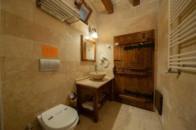 Superior Stone Quadruple Room image 2