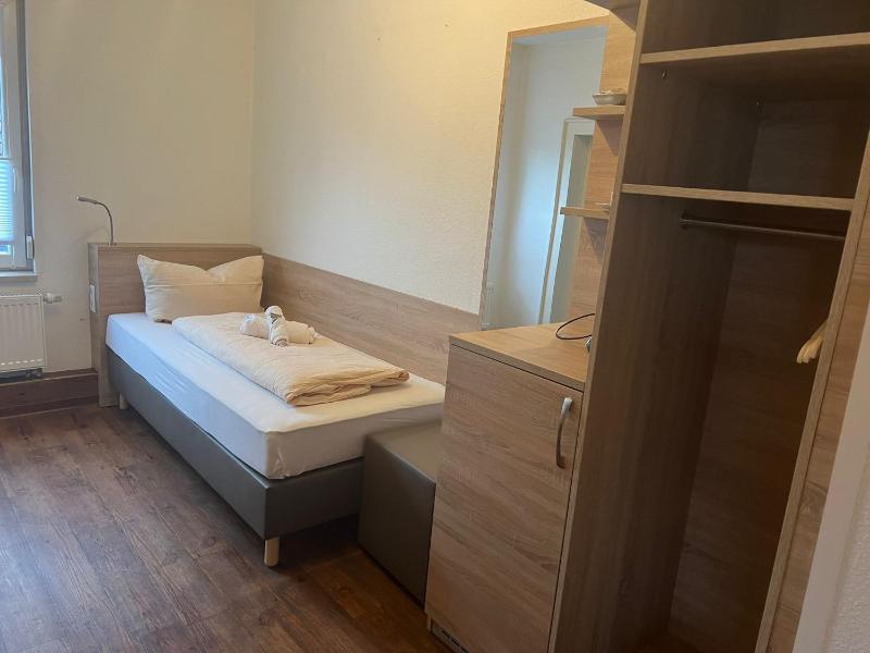 Single Room image 4