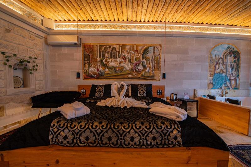 Large Double Room image 4