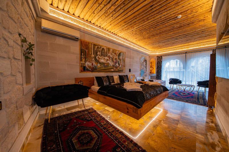 Large Double Room image 3
