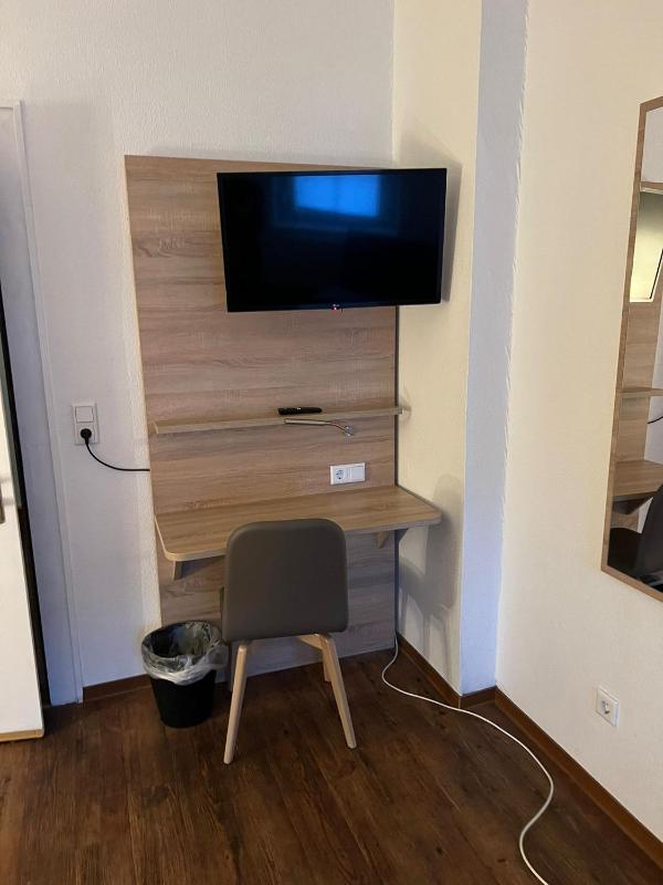 Single Room image 3