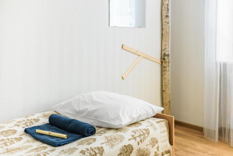 Single Room with Shared Bathroom image 3