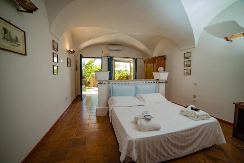  Junior Suite with Spa Bath image 3