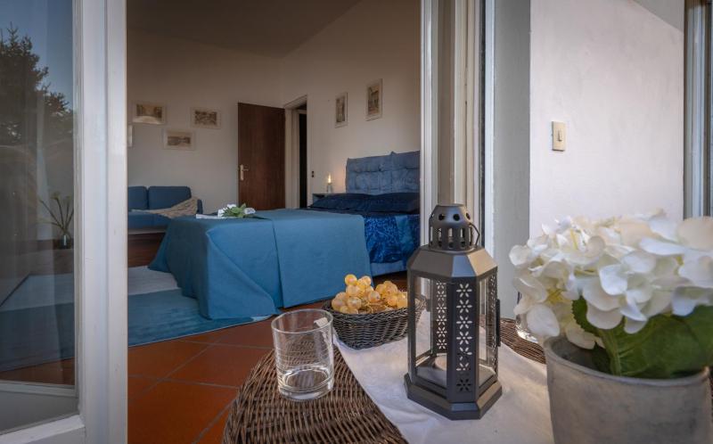Welcome to Casa di Lucca - Your Friendly Retreat with Terrace and Parking - image 24