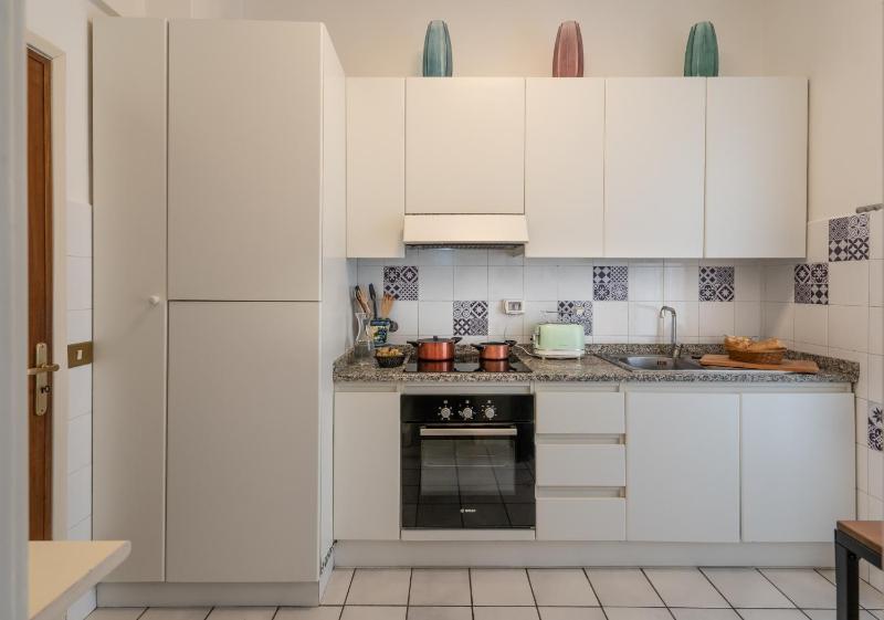 Welcome to Casa di Lucca - Your Friendly Retreat with Terrace and Parking - image 43