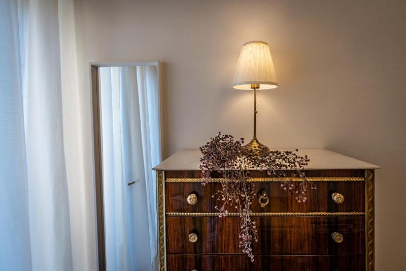 Welcome to Casa di Lucca - Your Friendly Retreat with Terrace and Parking - image 26