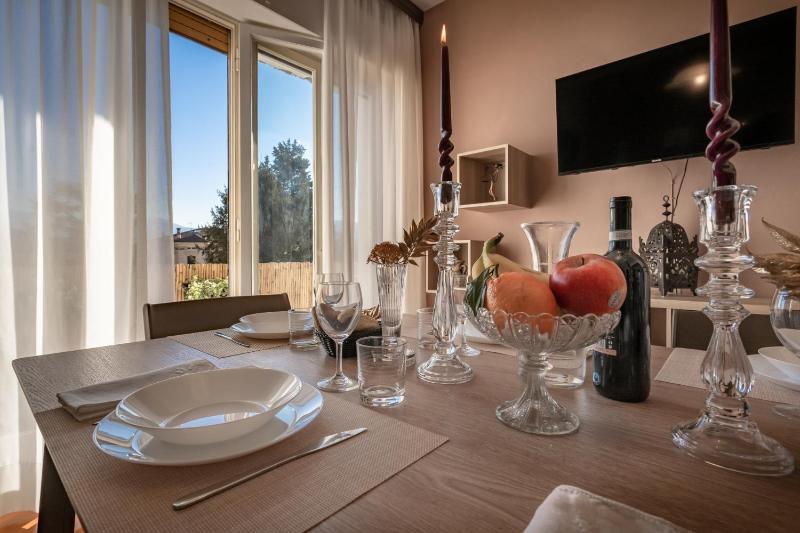 Welcome to Casa di Lucca - Your Friendly Retreat with Terrace and Parking - image 11