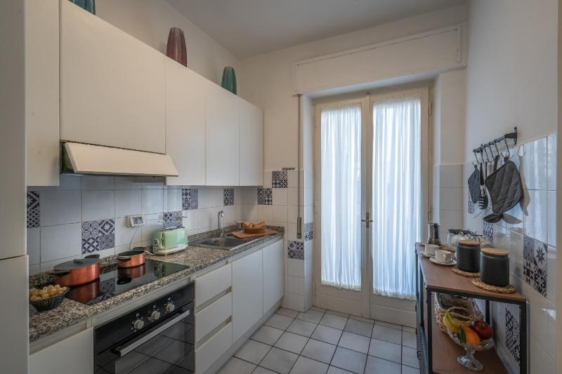 Welcome to Casa di Lucca - Your Friendly Retreat with Terrace and Parking - image 32