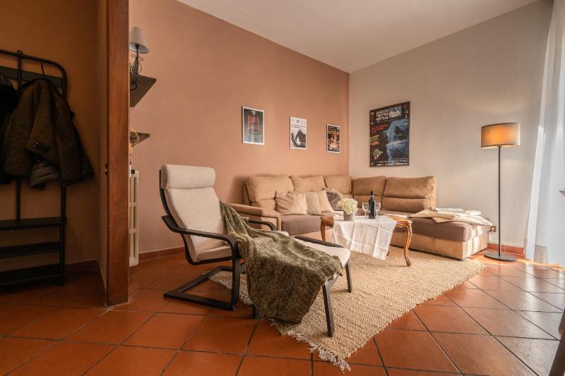 Welcome to Casa di Lucca - Your Friendly Retreat with Terrace and Parking - image 40