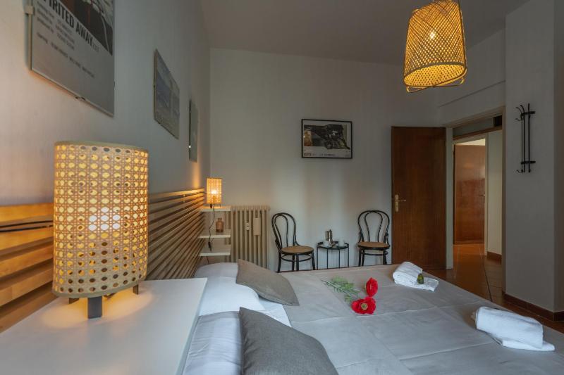 Welcome to Casa di Lucca - Your Friendly Retreat with Terrace and Parking - image 12