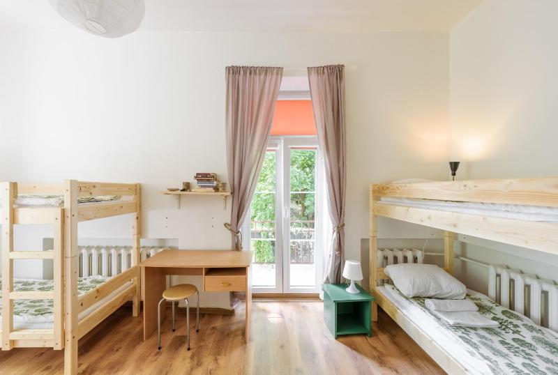 Bed in 6-Bed Mixed Dormitory Room image 4