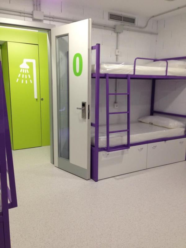 Bed in 8-Bed Mixed Dormitory Room with Shared Bathroom image 4