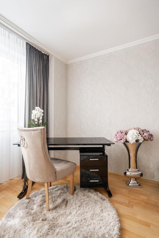 Beautiful three bedrooms apartment with free parking close to the Danube Coast - image 10