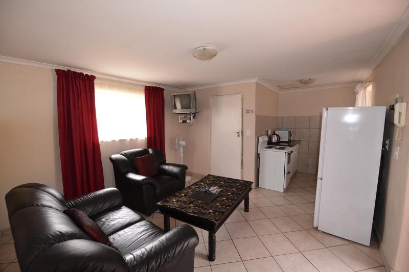 Attaché Guest Lodge & Health Spa - image 10