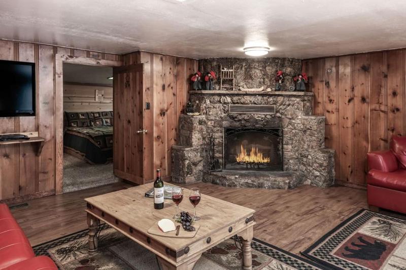 Coyote Cabin - Sleeps 10 - Hot Tub - Upper Canyon Images