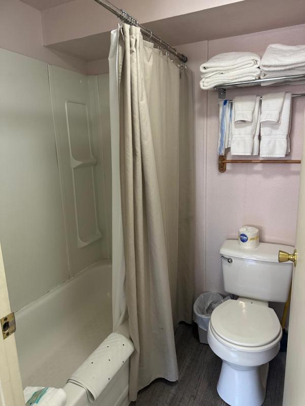 Deluxe Queen Room with Two Queen Beds image 3