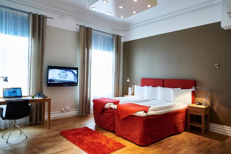 Deluxe Double King Room image 2