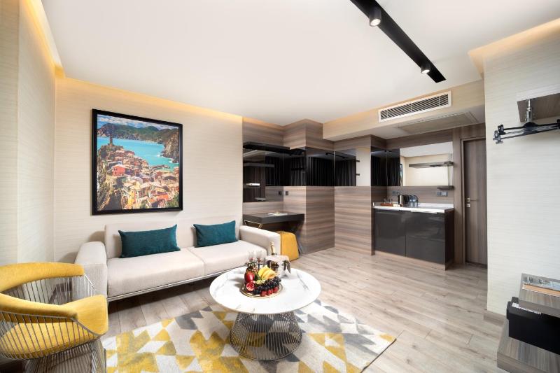 Deluxe with Kitchen image 4