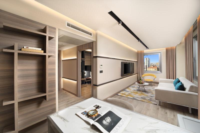 Deluxe Suite with Kitchen image 2