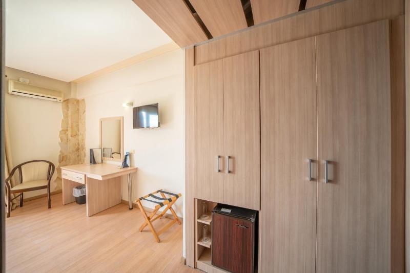 Single Room image 4
