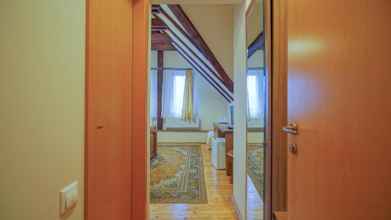 Double Room image 4