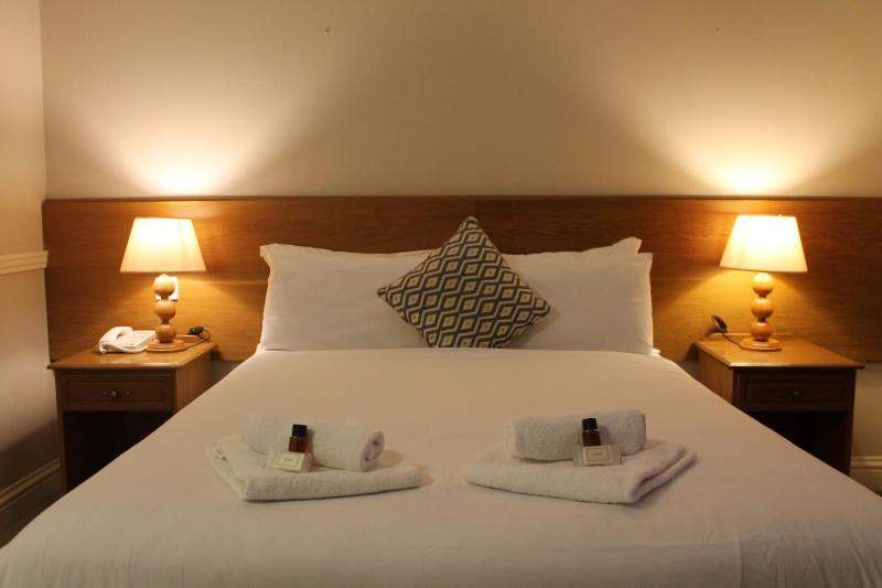 Double Room image 3