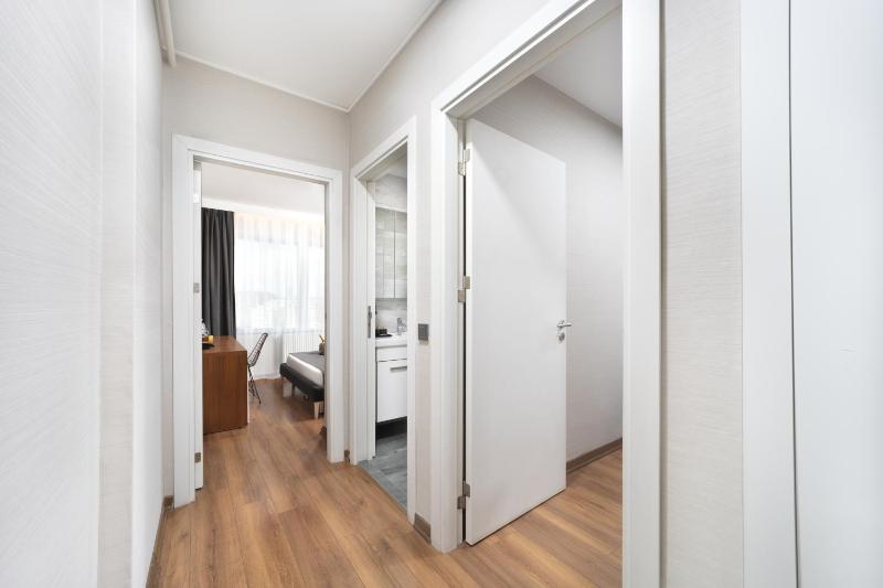 Deluxe Triple Room image 3