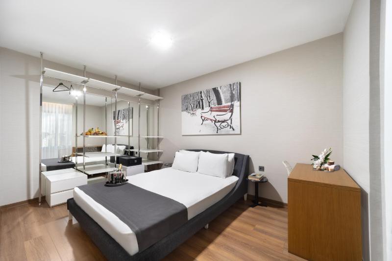 Superior Suite image 2