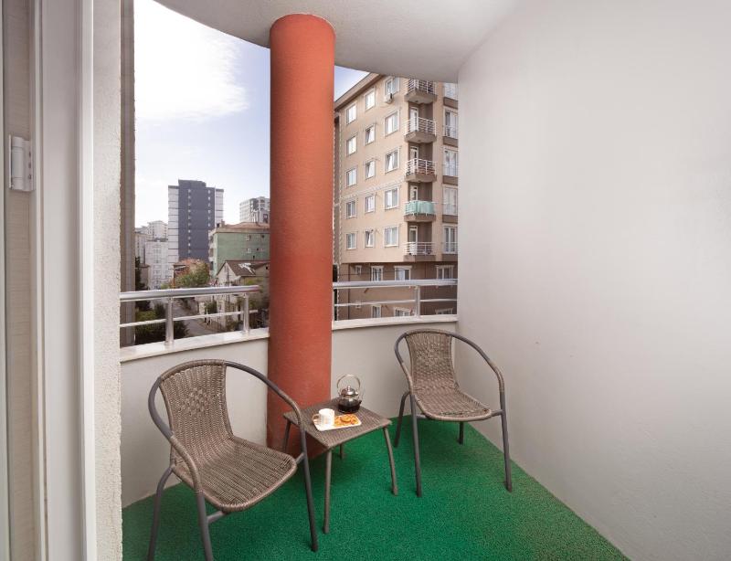Double Room with Balcony image 3