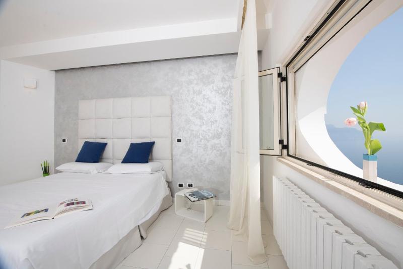 Superior Room with Sea View image 1