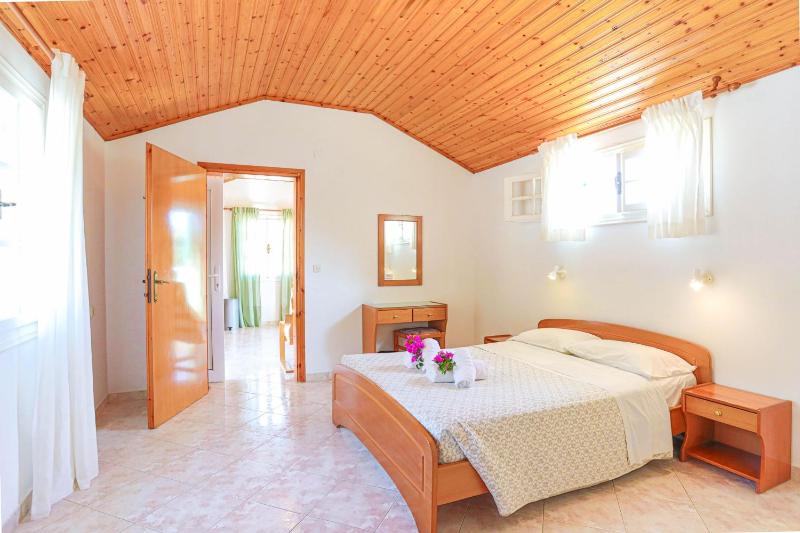 Anna Apartment Agios Stephanos - image 10