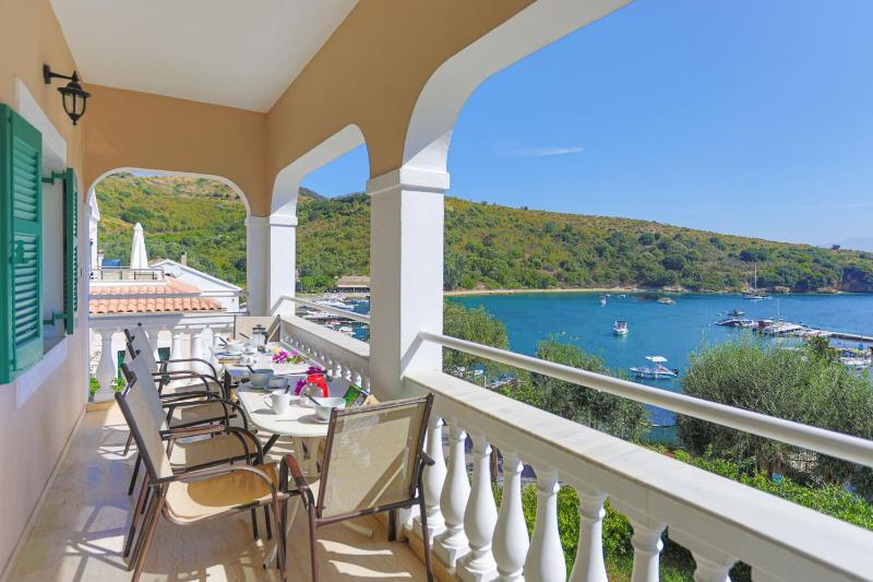 Evanna House in Saint Stephanos - image 1