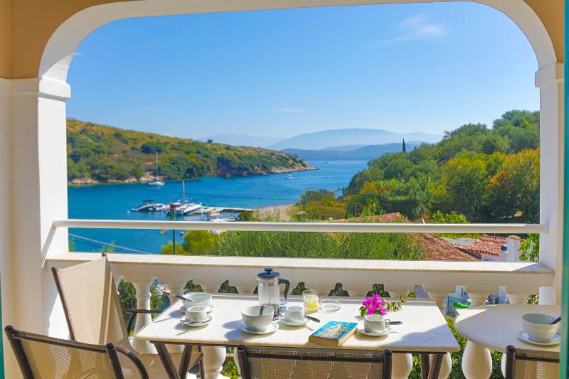 Evanna House in Saint Stephanos - image 15