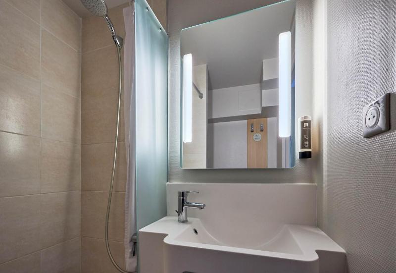 Double Room image 3