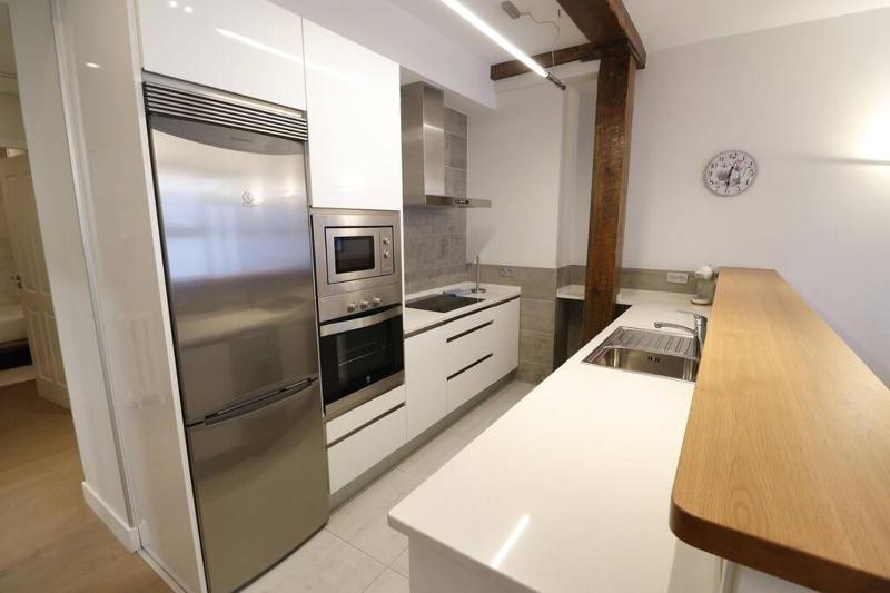 Prime Location Modern Stay - image 2