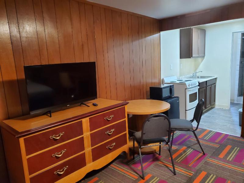 One-Bedroom Suite image 4