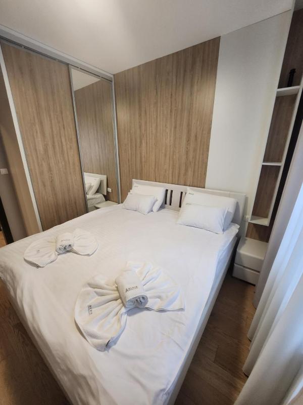One-Bedroom Apartment image 2