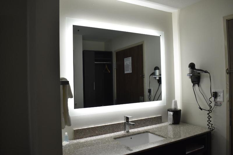 King Room - Non-Smoking image 2